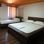 Guest Parents House Μπεράτ
