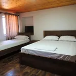 Guest Parents House Πανσιόν Μπεράτ