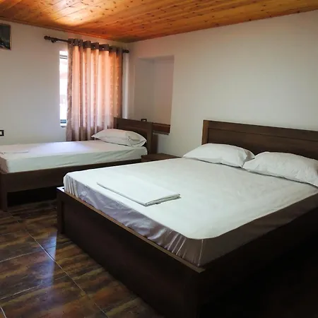 Parents House Μπεράτ