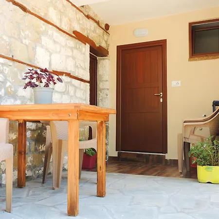 Guest Parents House بيت ضيافة بيرات