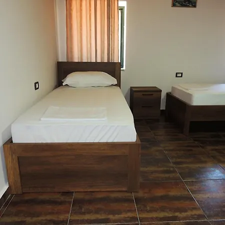 Guest Parents House بيرات