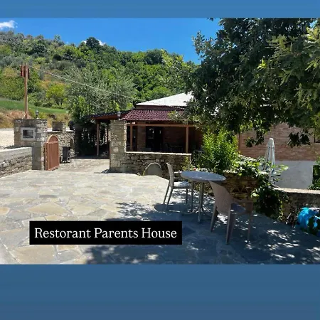 Guest Parents House 3* Berati